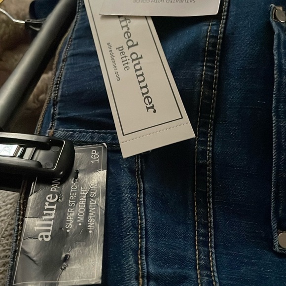 Alfred Dunner® In Full Bloom Dark Wash Denim Short Size 16 Petite NWT - Picture 6 of 6